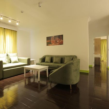 Super 8 Hotel Al Riyadh By Wyndham Exterior foto