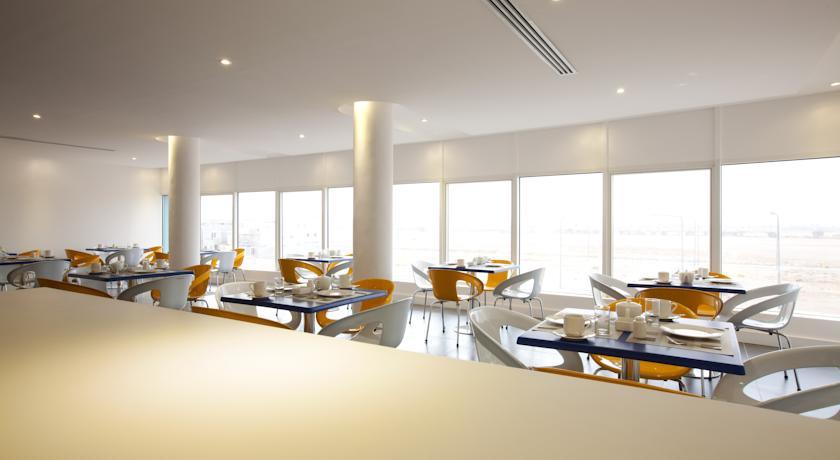 Super 8 Hotel Al Riyadh By Wyndham Exterior foto